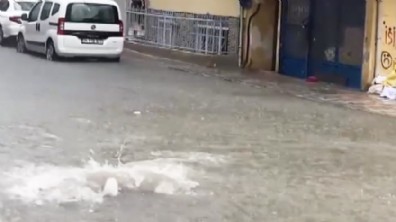 Evlerini iki haftada iki kez su bastı: Sokakta kaldık