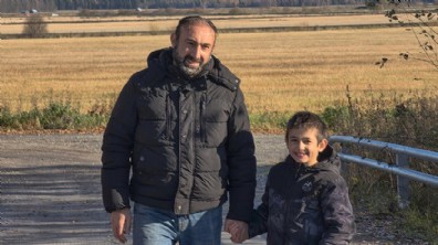 Gurbetçi baba, hayatını otizmli oğluna adadı