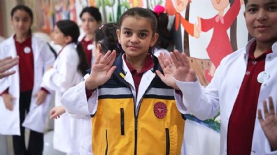 İşitme engelli 100 öğrenci 'Sağlık Elçisi' oldu