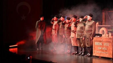 Kepez’de yılın tiyatro sezonu Bandırma Vapuru ile açılıyor