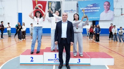 Konyaaltılı çocuklar Cumhuriyet için kortlara indi