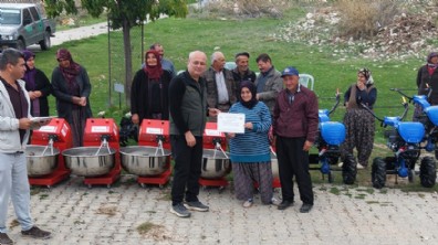 Korkuteli’nde 65 aileye makine desteği