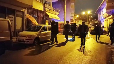 Oğlunun bıçakla rehin aldığı anne, kurtarıldı