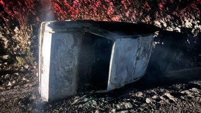 Otomobil alev aldı, sürücünün cesedi uçurumda bulundu