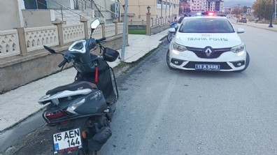 Otomobille çarpışan motosikletin sürücüsü yaralandı