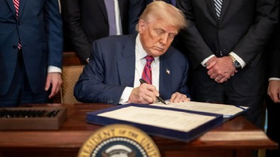 Trump, Rusya'ya yönelik yaptırım ve tarifeleri askıya aldı