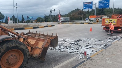 Yola granit plaka düşüren şoföre cezası