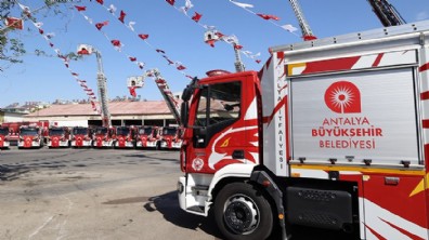 Antalya İtfaiyesi’nin yeni araçları sahada