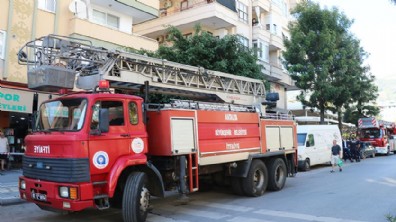 Antalya'da daire yangında hasar gördü