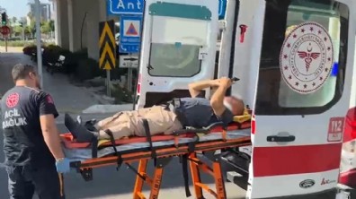 Antalya'da motosiklet sürücüsü kazada yaralandı