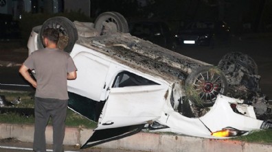 Antalya'da refüje çarpan otomobil takla attı
