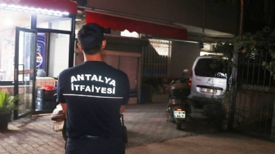 Antalya'da restoranın bacasından çıkan duman korkuttu