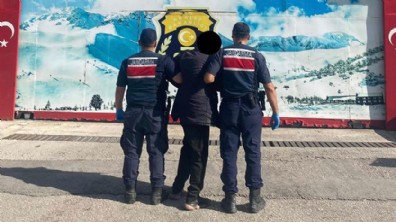 Aranan hükümlüyü jandarma yakaladı
