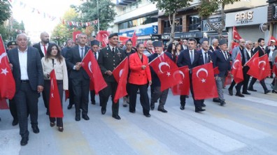 Burdur'da Gaziler Günü yürüyüşü