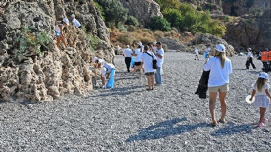 Büyükşehir’den ‘Kıyı Temizliği Günü’nde sahil temizliği