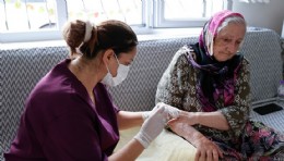 Büyükşehir'den ihtiyaç sahibi vatandaşlara evde bakım hizmeti