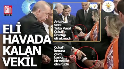 Erdoğan, Antalyalı vekilin elini havada bıraktı