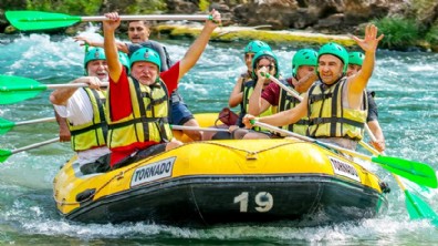 Gazetecilerin Antalya'da rafting heyecanı