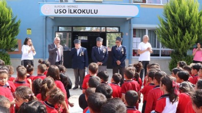 Gaziler, Burdur'da ilkokul öğrencileriyle buluştu