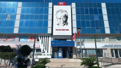 Menderes Belediyesi'ne ikinci dalga operasyon: 9 gözaltı