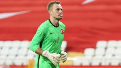 Mert Günok, milli takım kariyerini noktaladığı açıkladı