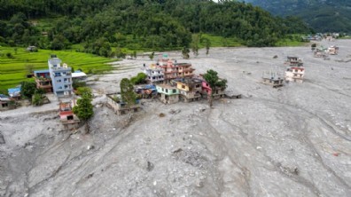 Nepal'deki selde hayatını kaybedenlerin sayısı 1451'e yükseldi