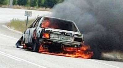 Otomobil seyir halindeyken yandı
