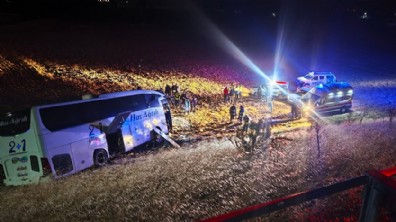 Yolcu otobüsü şarampole uçtu: 24 yaralı