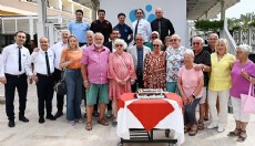 30 yıldır Antalya'ya tatile gelen Alman çifte plaket