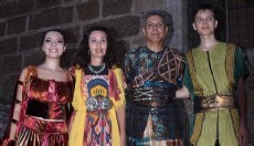 4 kişilik aile, 'Troya' gösterisinde birlikte sahneye çıktı