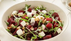 5 dakikada hazır: Vişneli keçi peynirli pancar tarifi