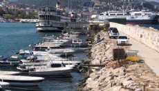 5 yaşındaki oğlu ile denize atladı