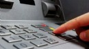ATM’de tuşa basmayı unuttu, binlerce lirayı çaldırdı