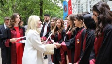 AÜ Sağlık Hizmetleri MYO öğrencileri mezun oldu