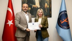 AÜ'de dış kaynaklı proje başarıları ödüllendirildi