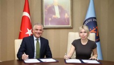 Akdeniz Üniversitesi Hastanesi'ne anjiyografi cihazı bağışı