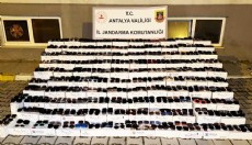 Alanya'da 10 bin kaçak güneş gözlüğü ele geçirildi