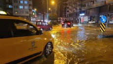 Alanya'da caddeleri su bastı