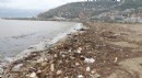 Antalya'da denize sürüklenen atıklar kirlilik oluşturdu