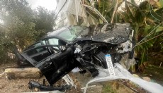 Alanya'da otomobil muz serasına girdi; 4 yaralı