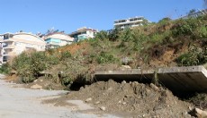 Alanya'da toprak kayması kamerada
