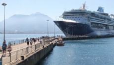 Alanya'ya kruvaziyerle İngiliz turistler geldi