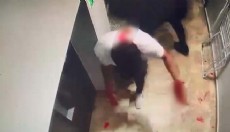 Aldattığını öne sürdüğü eşi ve sevgilisini otelde bıçakladı