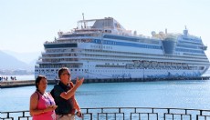 Alman turistler kruvaziyerle Antalya'ya geldi