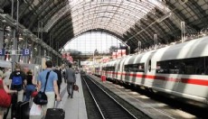 Almanya’da terör alarmı: Seferler durduruldu