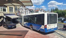 Ankara'da belediye otobüsü iş yerine girdi: 7 yaralı
