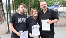 Anne ve iki oğlu aynı okulda üniversite sınavına girdi