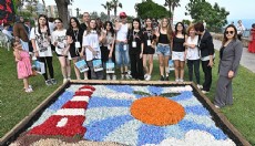 Antalya çiçeklerle açık hava galerisine döndü
