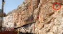 Antalya'da 3 gündür kayalıkta mahsur olan keçiyi tekneciler kurtardı