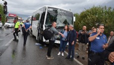 Antalya'da 4 aracın karıştığı kazada 2 turist yaralandı